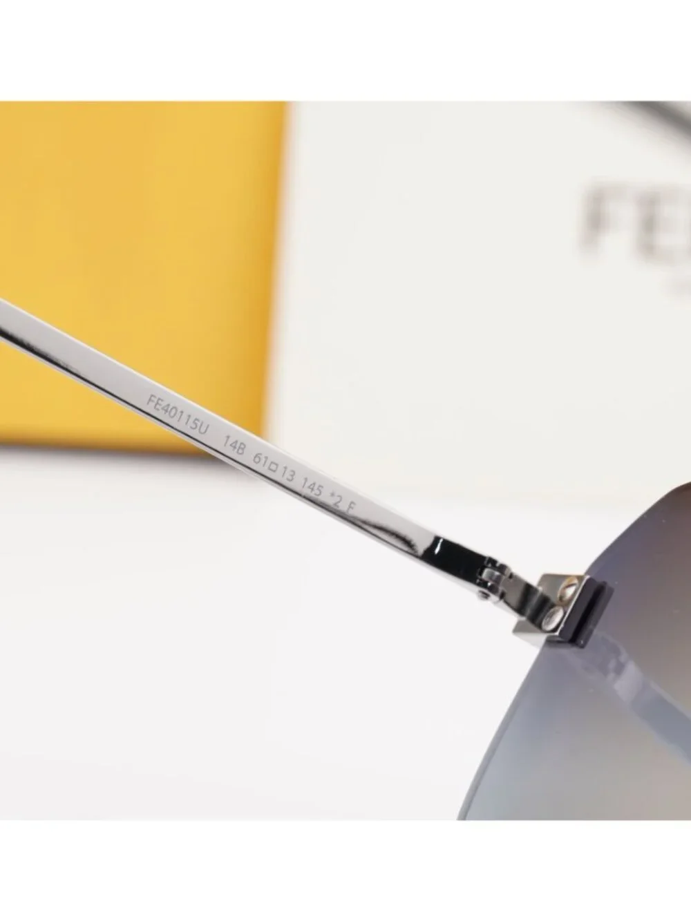 Fendi FE40115U 14B Aviator Sunglasses - Silver / Grey Gradient